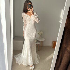 Elegant White Lace Wedding Dress – Train & Floral Details